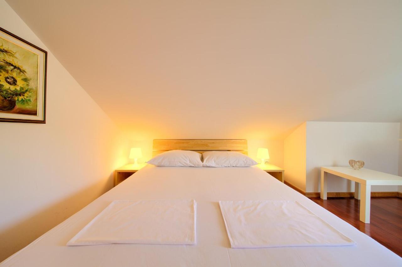 普纳特Bed&Breakfast Lucija住宿加早餐旅馆 外观 照片