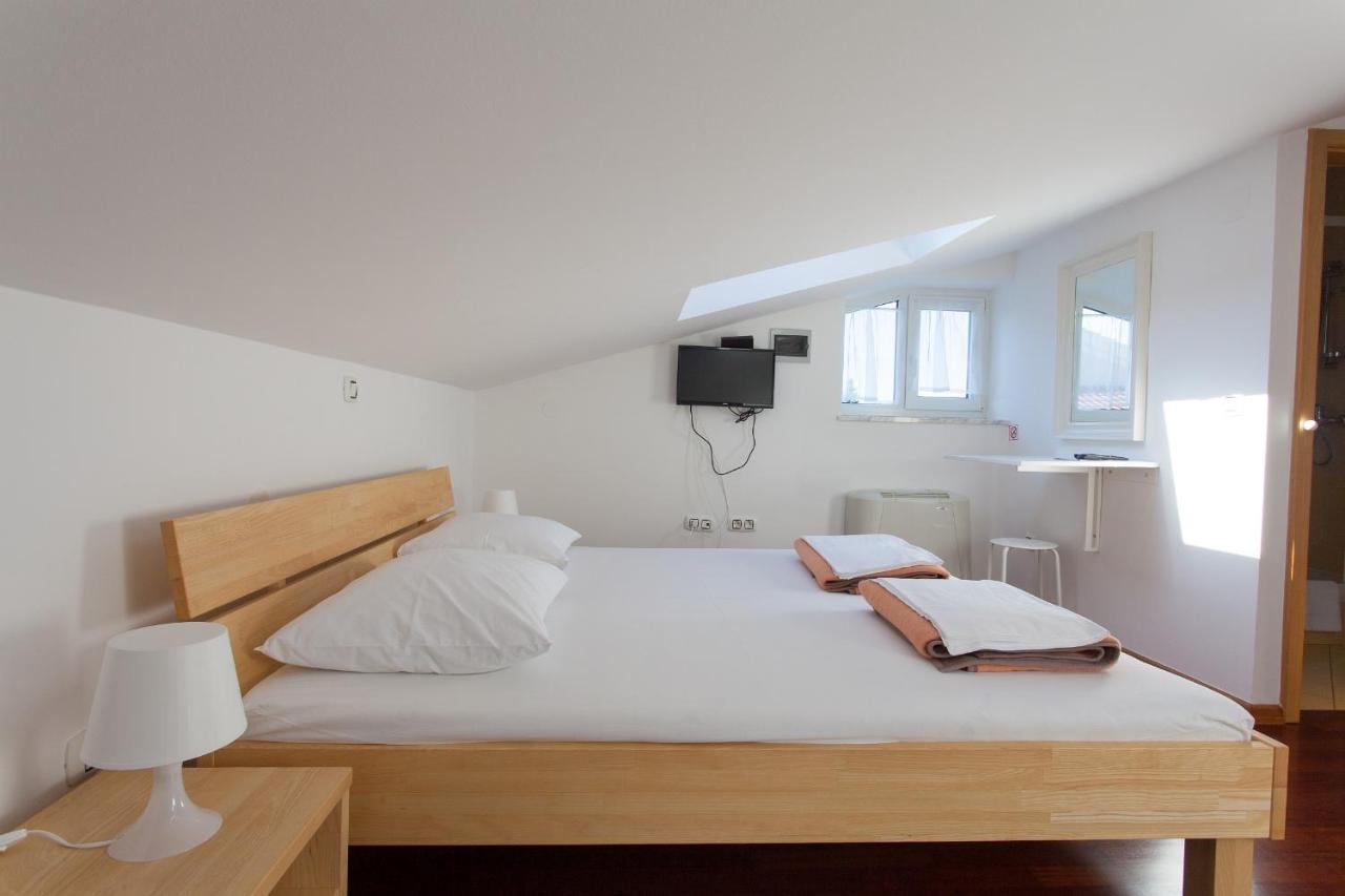 普纳特Bed&Breakfast Lucija住宿加早餐旅馆 外观 照片