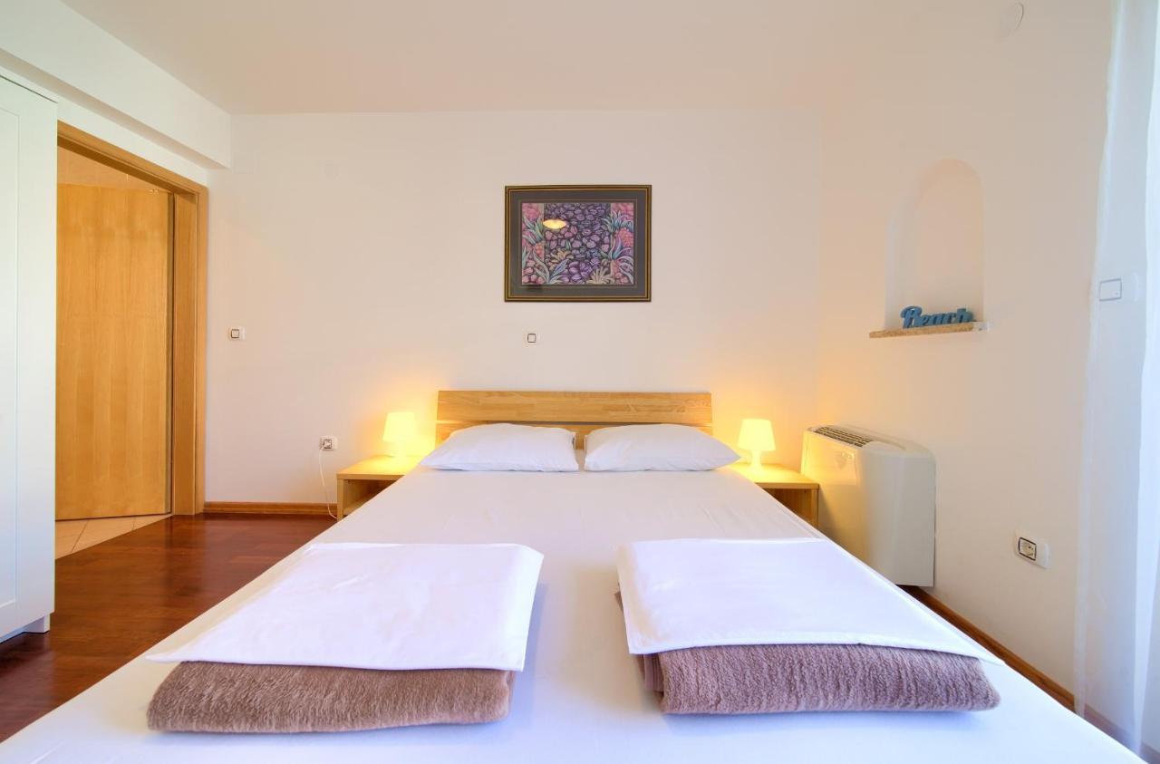 普纳特Bed&Breakfast Lucija住宿加早餐旅馆 外观 照片