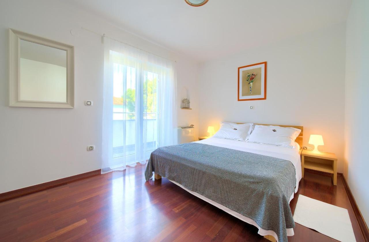 普纳特Bed&Breakfast Lucija住宿加早餐旅馆 外观 照片