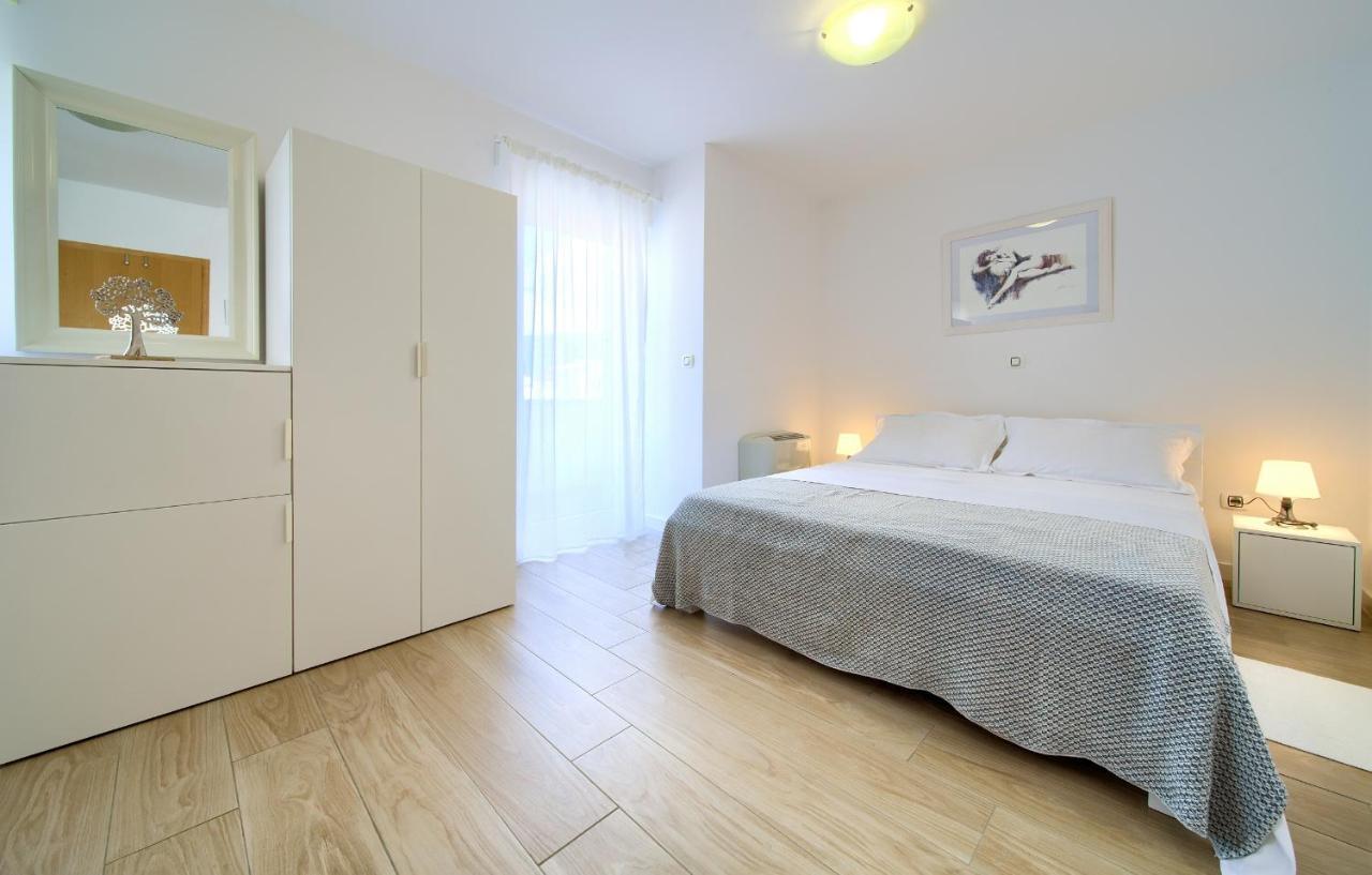 普纳特Bed&Breakfast Lucija住宿加早餐旅馆 外观 照片